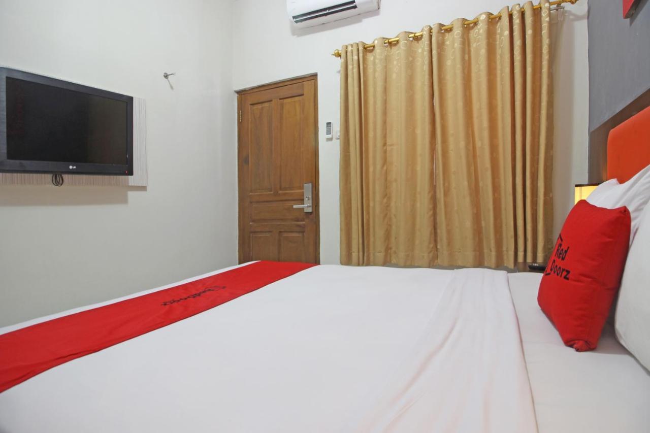 Reddoorz Plus Near Keraton Solo Kültér fotó